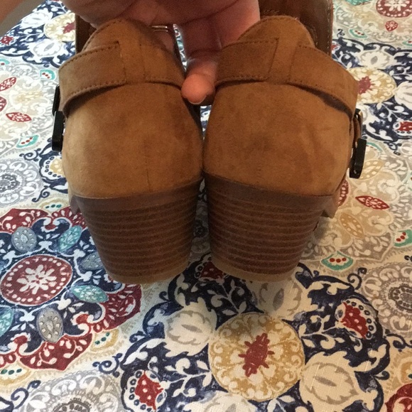 Time Tru 7 1/2W Brown Suede Boots Buckle Heel - Picture 6 of 7